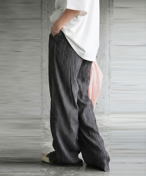 antiqua(アンティカ)の「総柄 プリーツ ワイドパンツ(その他パンツ・レディース・グレー/ライム/ブラック・ONESIZE)」の9枚目の写真