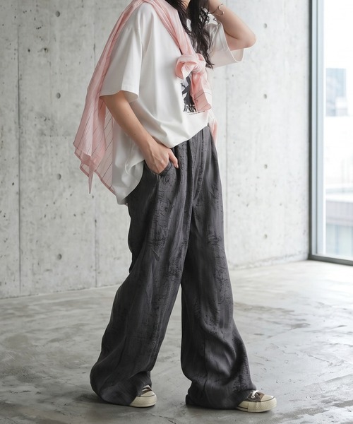 antiqua(アンティカ)の「総柄 プリーツ ワイドパンツ(その他パンツ・レディース・グレー/ライム/ブラック・ONESIZE)」の10枚目の写真