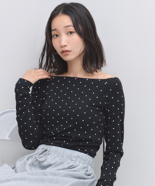 &. NOSTALGIA(アンドドットノスタルジア)の「カップ付ドットオフショルプルオーバー(Tシャツ/カットソー・レディース・オフホワイト/ブラック・FREE)」の2枚目の写真