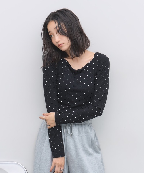 &. NOSTALGIA(アンドドットノスタルジア)の「カップ付ドットオフショルプルオーバー(Tシャツ/カットソー・レディース・オフホワイト/ブラック・FREE)」の4枚目の写真