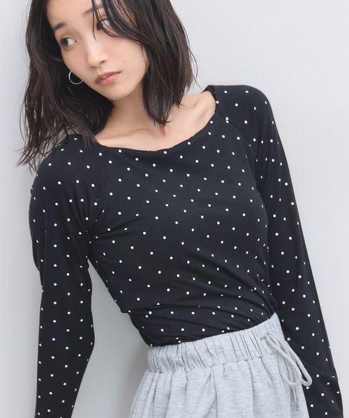 &. NOSTALGIA(アンドドットノスタルジア)の「カップ付ドットオフショルプルオーバー(Tシャツ/カットソー・レディース・オフホワイト/ブラック・FREE)」の6枚目の写真