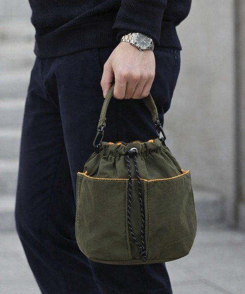 EARTH MADE(アースメイド)の「NYLON x FLEECE 2WAY SHOULDER(トートバッグ・レディース・ベージュ/ネイビー/カーキ・FREE)」の1枚目の写真