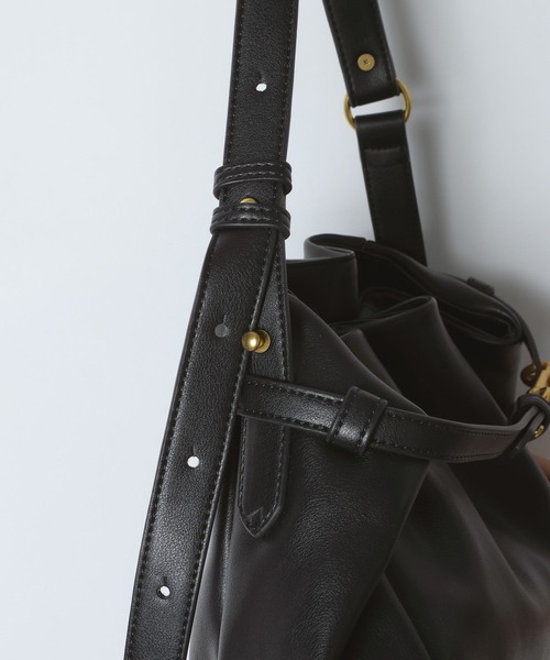 eL（エル）の「【eL】Wrap Bag/1063215（ショルダーバッグ・レディース・ブラック/ボルドー・FREE）」の14枚目の写真