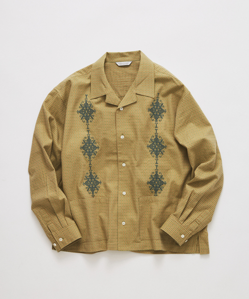 JOURNAL STANDARD(ジャーナルスタンダード)の「プレイド グアヤベラ シャツ(シャツ/ブラウス・メンズ・ベージュ/レッド/グリーン・MEDIUM/LARGE)」の2枚目の写真