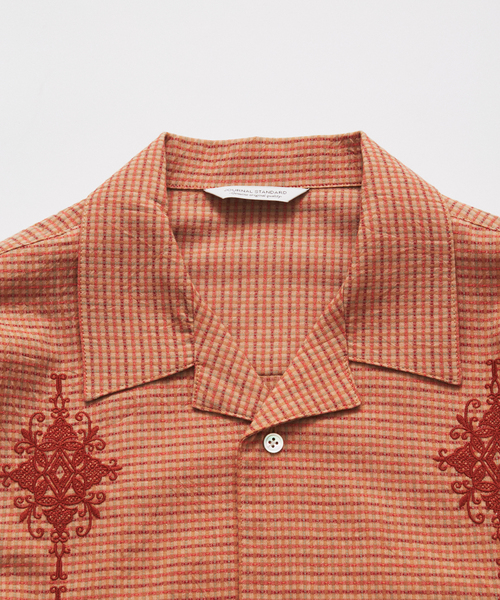 JOURNAL STANDARD(ジャーナルスタンダード)の「プレイド グアヤベラ シャツ(シャツ/ブラウス・メンズ・ベージュ/レッド/グリーン・MEDIUM/LARGE)」の5枚目の写真