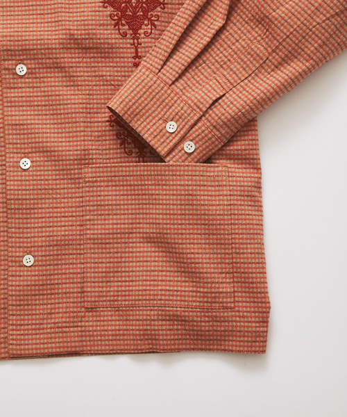 JOURNAL STANDARD(ジャーナルスタンダード)の「プレイド グアヤベラ シャツ(シャツ/ブラウス・メンズ・ベージュ/レッド/グリーン・MEDIUM/LARGE)」の7枚目の写真