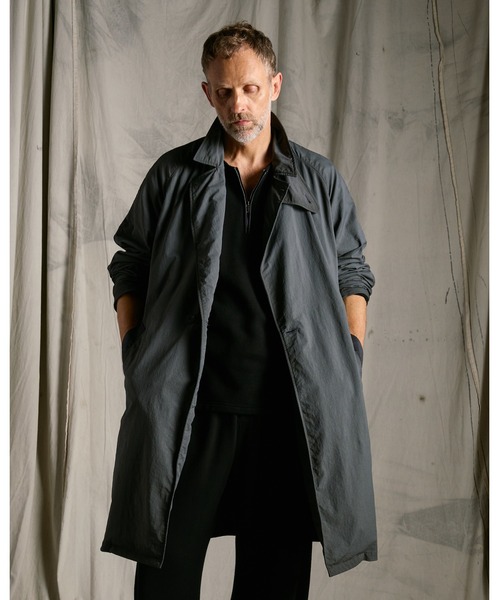 wjk(ダヴルジェイケイ)の「textured nylon double breasted coat(チェスターコート・メンズ・グレー/ブラック・X-LARGE/LARGE/MEDIUM/SMALL)」の2枚目の写真