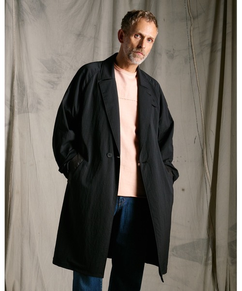wjk(ダヴルジェイケイ)の「textured nylon double breasted coat(チェスターコート・メンズ・グレー/ブラック・X-LARGE/LARGE/MEDIUM/SMALL)」の1枚目の写真