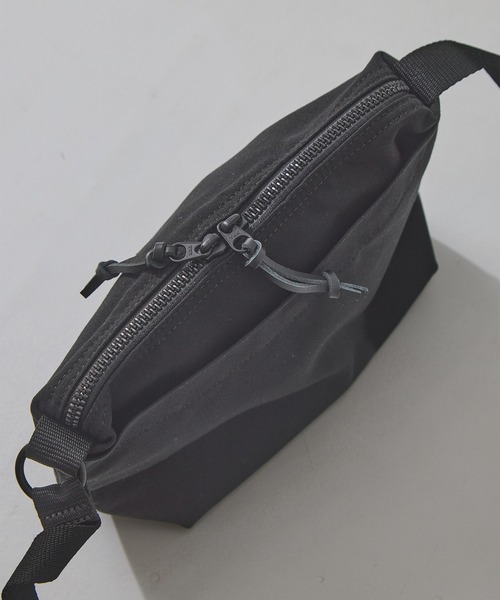 THE NORTH FACE PURPLE LABEL(ザ ノースフェイス パープルレーベル)の「【THE NORTH FACE Purple Label /ザ・ノース・フェイス パープルレーベル】Field Small Shoulder Bag(ショルダーバッグ・メンズ・グレー/ブラック・FREE)」の8枚目の写真