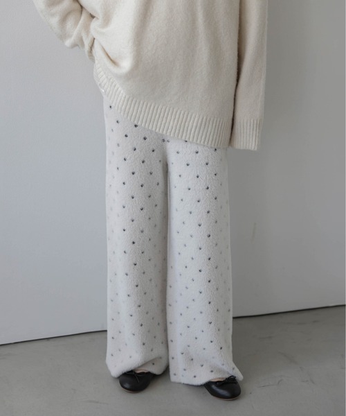 AMELY（エミリー）の「ドット×フェザーワイドパンツ/ふわふわ/ニット（その他パンツ・レディース・ブラック/ホワイト・L/M）」の2枚目の写真