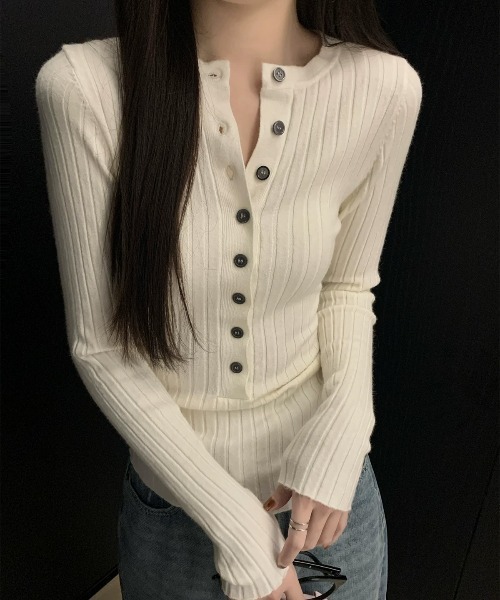 GEMEDA(ジェメダ)の「ヘンリーネック長袖ニットトップス(ニット/セーター・レディース・イエロー/ネイビー/ホワイト・M)」の2枚目の写真