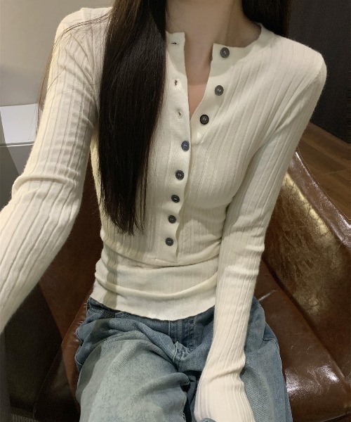 GEMEDA(ジェメダ)の「ヘンリーネック長袖ニットトップス(ニット/セーター・レディース・イエロー/ネイビー/ホワイト・M)」の13枚目の写真