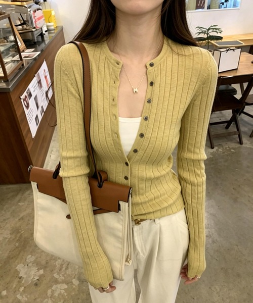 GEMEDA(ジェメダ)の「ヘンリーネック長袖ニットトップス(ニット/セーター・レディース・イエロー/ネイビー/ホワイト・M)」の6枚目の写真