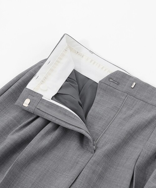 EPOCA(エポカ)の「プレーンウィーブストレッチ ワイドストレートパンツ(その他パンツ・レディース・グレー系その他・38/40)」の2枚目の写真