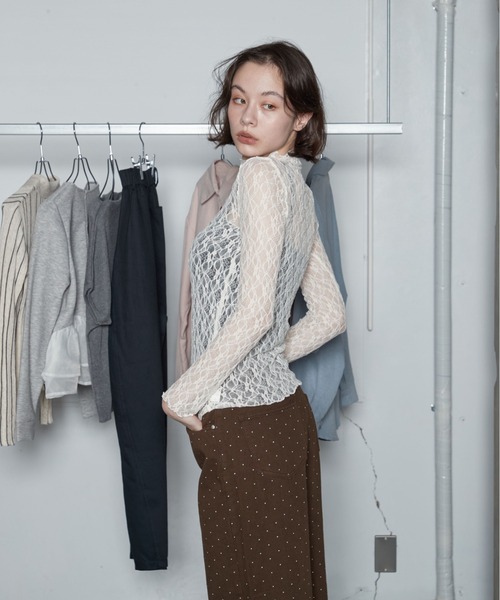 OFROOM（オフルーム）の「【2026秋冬新作】Lace Bottle Neck Top｜レースボトルネックトップス（Tシャツ/カットソー・レディース・ブラウン/アイボリー/ブラック・FREE）」の22枚目の写真
