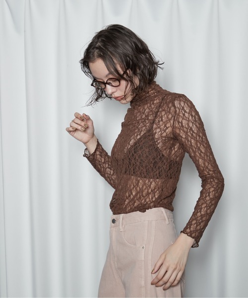 OFROOM（オフルーム）の「【2026秋冬新作】Lace Bottle Neck Top｜レースボトルネックトップス（Tシャツ/カットソー・レディース・ブラウン/アイボリー/ブラック・FREE）」の4枚目の写真