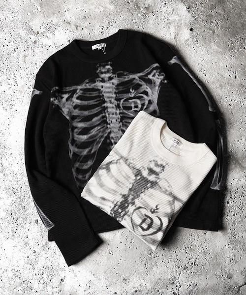 1111clothing(ワンフォークロージング)の「ボーンプリント ワッフルロンTee / Bone Graphic Waffle Long Sleeve T-Shirt(Tシャツ/カットソー・メンズ・オフホワイト/ブラック・M/L)」の3枚目の写真