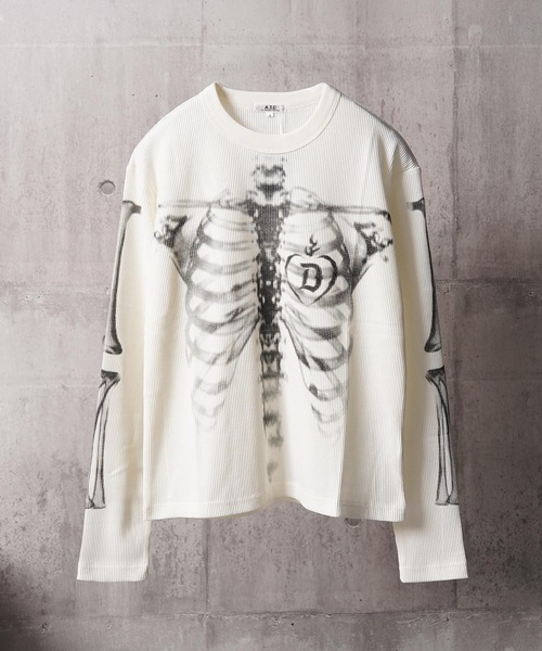 1111clothing(ワンフォークロージング)の「ボーンプリント ワッフルロンTee / Bone Graphic Waffle Long Sleeve T-Shirt(Tシャツ/カットソー・メンズ・オフホワイト/ブラック・M/L)」の4枚目の写真