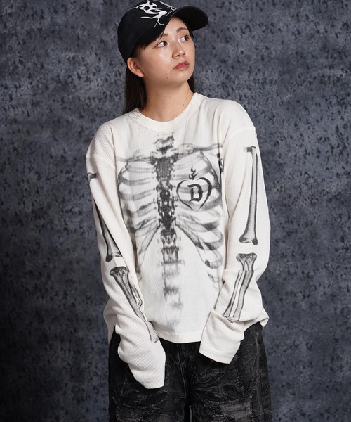 1111clothing(ワンフォークロージング)の「ボーンプリント ワッフルロンTee / Bone Graphic Waffle Long Sleeve T-Shirt(Tシャツ/カットソー・メンズ・オフホワイト/ブラック・M/L)」の12枚目の写真