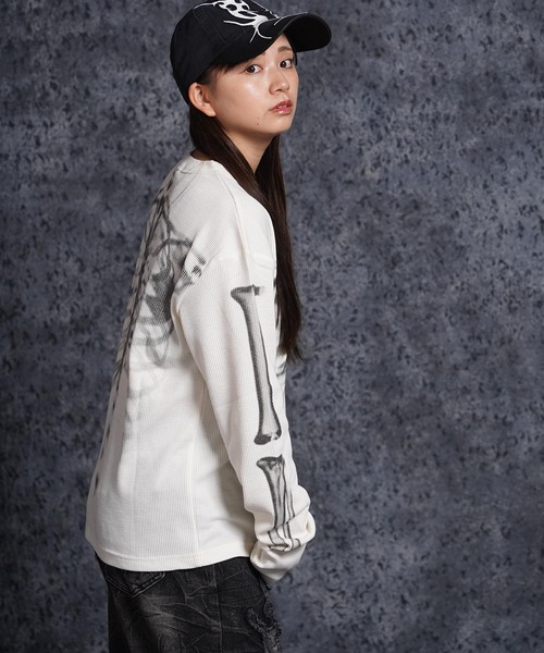 1111clothing(ワンフォークロージング)の「ボーンプリント ワッフルロンTee / Bone Graphic Waffle Long Sleeve T-Shirt(Tシャツ/カットソー・メンズ・オフホワイト/ブラック・M/L)」の14枚目の写真