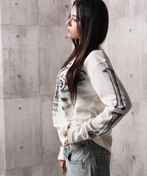 1111clothing(ワンフォークロージング)の「ボーンプリント ワッフルロンTee / Bone Graphic Waffle Long Sleeve T-Shirt(Tシャツ/カットソー・メンズ・オフホワイト/ブラック・M/L)」の10枚目の写真