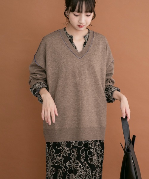 ITEMS URBANRESEARCH(アイテムズ アーバンリサーチ)の「Vネック配色ラインニット(ニット/セーター・レディース・ピンク/グレー/ブラウン・FREE)」の2枚目の写真