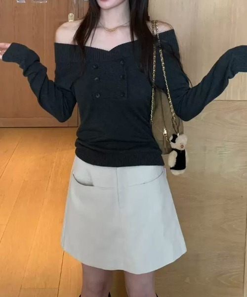 FLINEA(フリネア)の「オフショルダーニットセーター(ニット/セーター・レディース・アイボリー/ブラック/ブラウン/キャメル/グレー・FREE)」の15枚目の写真