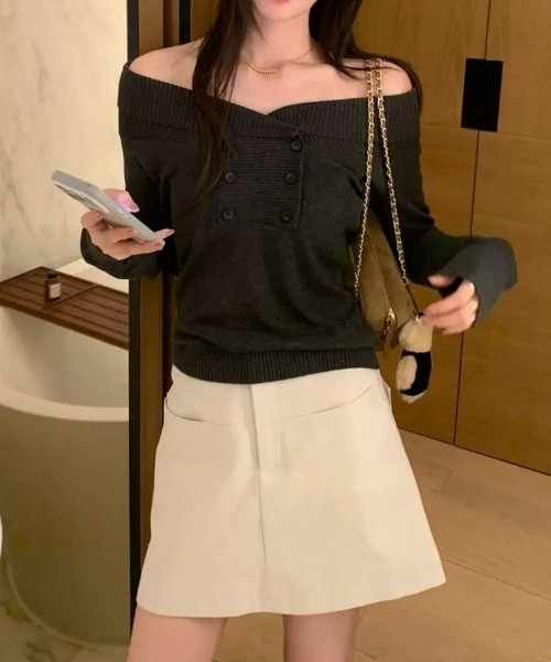 FLINEA(フリネア)の「オフショルダーニットセーター(ニット/セーター・レディース・アイボリー/ブラック/ブラウン/キャメル/グレー・FREE)」の11枚目の写真