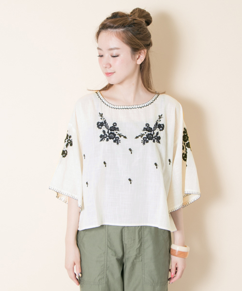 URBAN RESEARCH（アーバンリサーチ）の「刺繍ブラウス（Tシャツ/カットソー・レディース・オフホワイト/スミクロ/オレンジ・FREE）」の13枚目の写真