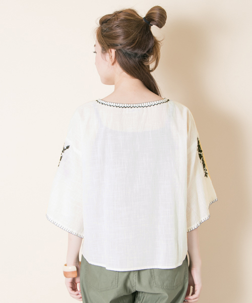 URBAN RESEARCH（アーバンリサーチ）の「刺繍ブラウス（Tシャツ/カットソー・レディース・オフホワイト/スミクロ/オレンジ・FREE）」の15枚目の写真