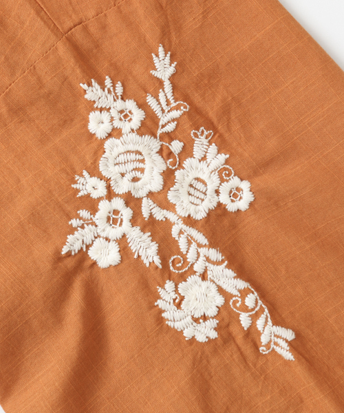 URBAN RESEARCH（アーバンリサーチ）の「刺繍ブラウス（Tシャツ/カットソー・レディース・オフホワイト/スミクロ/オレンジ・FREE）」の18枚目の写真