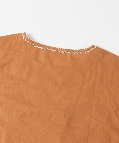 URBAN RESEARCH（アーバンリサーチ）の「刺繍ブラウス（Tシャツ/カットソー・レディース・オフホワイト/スミクロ/オレンジ・FREE）」の21枚目の写真