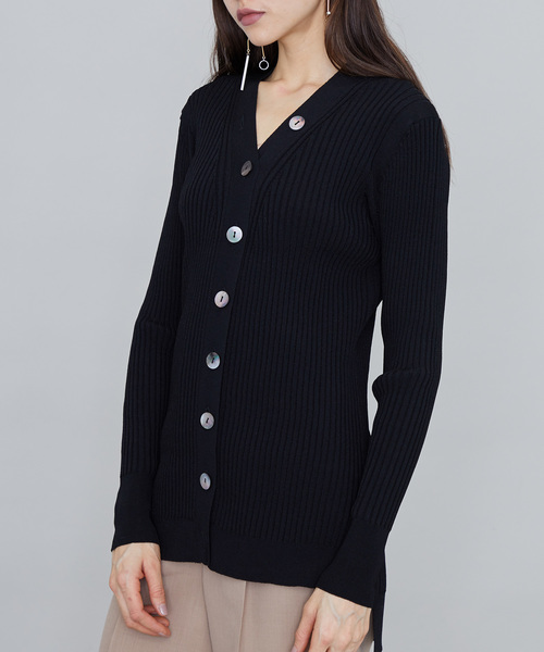 UNITED TOKYO（ユナイテッドトウキョウ）の「Vネックリブカーデ（カーディガン/ボレロ・レディース・ブラック/キャメル/オフホワイト・1）」の6枚目の写真