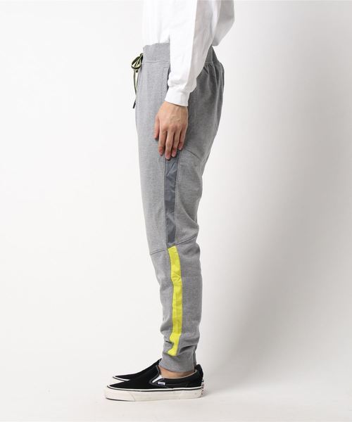 UNDER ARMOUR(アンダーアーマー)の「アンダーアーマー ロングパンツ UATHREADBORNETERRYJOGGER 1310577(スウェットパンツ・メンズ・ライトグレー/ブラック・LL/3L/S/M/L)」の3枚目の写真