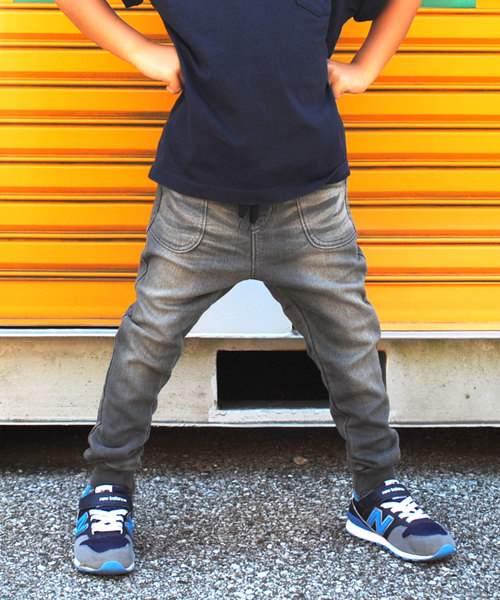 BEATJIVE(ビートジャイブ)の「キッズ カットデニム ちょいサルエルパンツ スウェットパンツ イージーパンツ ジョガーパンツ(デニムパンツ・キッズ・ブラック/グレー・120/130/140)」の16枚目の写真