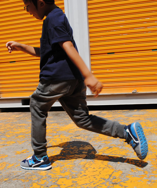 BEATJIVE(ビートジャイブ)の「キッズ カットデニム ちょいサルエルパンツ スウェットパンツ イージーパンツ ジョガーパンツ(デニムパンツ・キッズ・ブラック/グレー・120/130/140)」の19枚目の写真