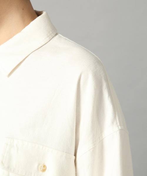 LOWRYS FARM（ローリーズファーム）の「リネンショートシャツＳＳ　833664（シャツ/ブラウス・レディース・ベージュ/オフホワイト/レッド・FREE）」の4枚目の写真