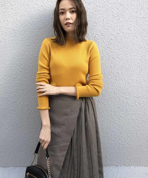 PICCIN（ピッチン）の「VILOFT袖＆衿フリルニット（ニット/セーター・レディース・グリーン/ライトグリーン/ピンク/レッド/ダークブラウン/オフホワイト/ブラック/ベージュ/ブルー/マスタード・MEDIUM）」の8枚目の写真