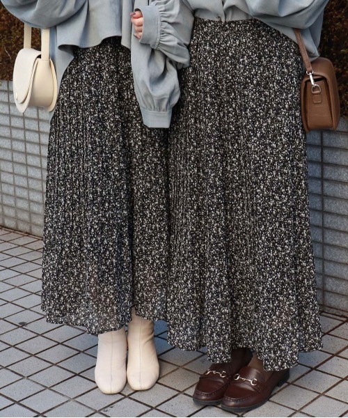 PairPair（ペアペア）の「アソート花柄プリーツスカート（スカート・レディース・ブラウン系その他/ブルー/ライトグリーン/ブラック/ベージュ・FREE）」の2枚目の写真