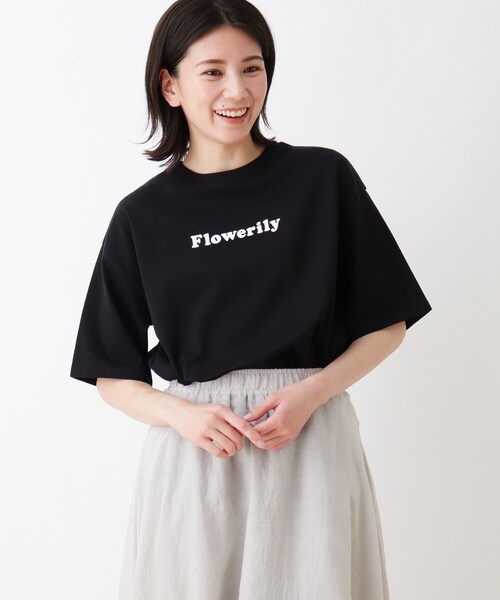 SHOO・LA・RUE(シューラルー)の「◆USAコットンアソートプリントラウンドヘムTシャツ(Tシャツ/カットソー・レディース・ホワイト系その他3/ベージュ系その他4/ブラック系1/ベージュ系2/ライトグリーン系/ホワイト系その他・04/02/03)」の1枚目の写真