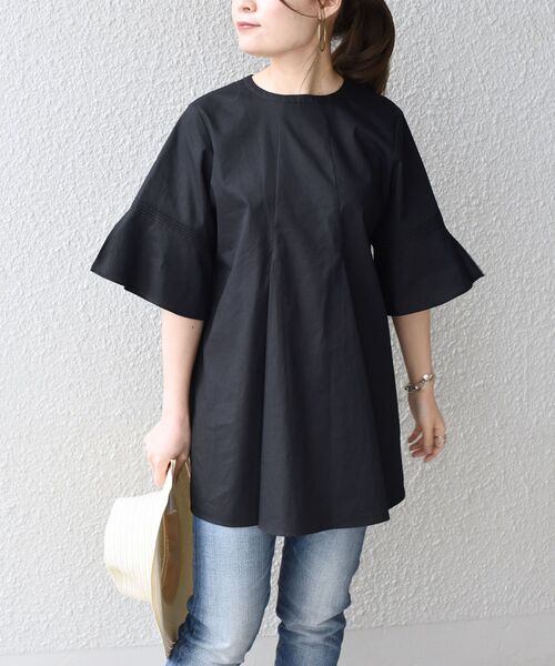 SHIPS(シップス)の「【WEB限定】〈手洗い可能〉スリットデザインタックチュニックブラウス◇(シャツ/ブラウス・レディース・オフホワイト/グリーン/ベージュ系その他/ブラック・ONE SIZE)」の3枚目の写真