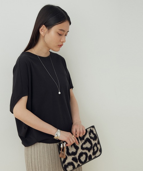 ADAM ET ROPE'（アダムエロペ）の「リラックスTシャツ（Tシャツ/カットソー・レディース・ブラック/ライトグレー/ホワイト/クリーム・FREE）」の3枚目の写真