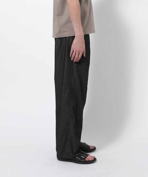 ADAM ET ROPE'(アダムエロペ)の「【ライトテックデニム】接触冷感ワイドイージーパンツ/UNISEX(デニムパンツ・メンズ・ブラック/ネイビー系・M/L)」の3枚目の写真