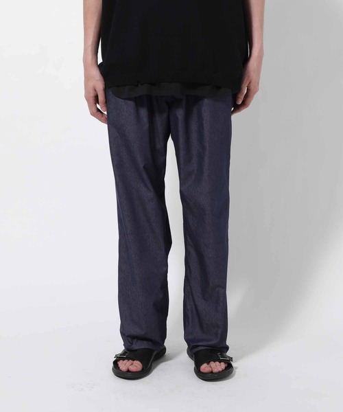 ADAM ET ROPE'(アダムエロペ)の「【ライトテックデニム】接触冷感ワイドイージーパンツ/UNISEX(デニムパンツ・メンズ・ブラック/ネイビー系・M/L)」の22枚目の写真