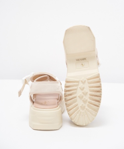 AS KNOW AS PINKY（アズノゥアズピンキー）の「クリアとテープスポサン（サンダル・レディース・ブラック/ベージュ・M/L）」の5枚目の写真