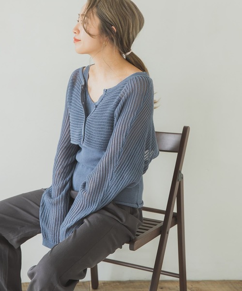 ITEMS URBANRESEARCH（アイテムズ アーバンリサーチ）の「インナーセットショート丈カーディガン（ニット/セーター・レディース・チャコールグレー/ブルー/ベージュ・FREE）」の3枚目の写真