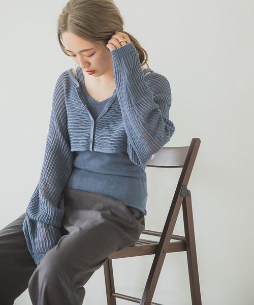 ITEMS URBANRESEARCH（アイテムズ アーバンリサーチ）の「インナーセットショート丈カーディガン（ニット/セーター・レディース・チャコールグレー/ブルー/ベージュ・FREE）」の4枚目の写真