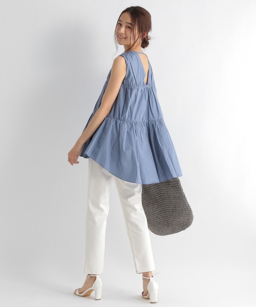 Andemiu（アンデミュウ）の「ギャザーノースリーブブラウス951766（Tシャツ/カットソー・レディース・ライトブルー/ブラック/オフホワイト・FREE）」の12枚目の写真