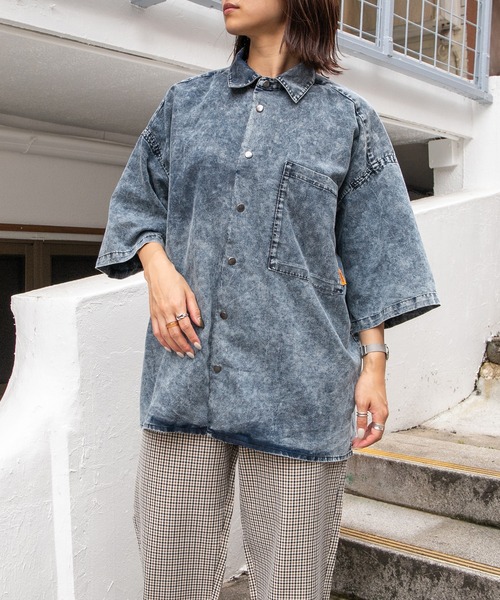 PairPair(ペアペア)の「ケミカルデニムBIGシャツ(ユニセックス)(シャツ/ブラウス・レディース・ブラック/ブルー・FREE)」の17枚目の写真