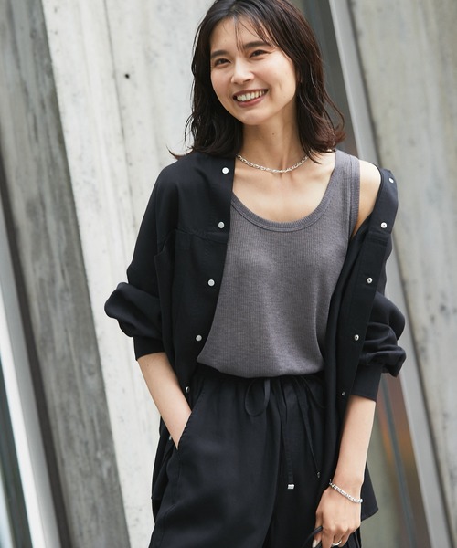 RIVE DROITE（リヴドロワ）の「コーディネートにこなれ感を演出　ストーンウォッシュオーバーシャツ（シャツ/ブラウス・レディース・ブラック/カーキ・FREE）」の16枚目の写真